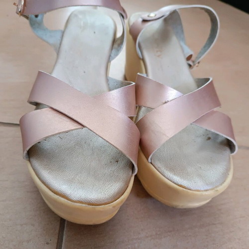 Celebrity platform sandals used, pink metallic color, size 38
