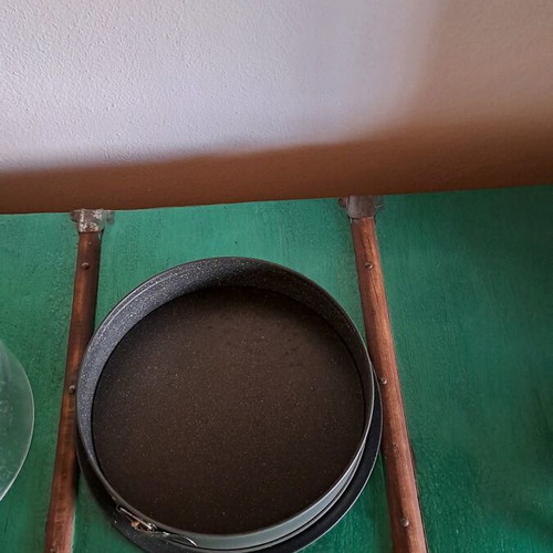 Cake mold used with lid