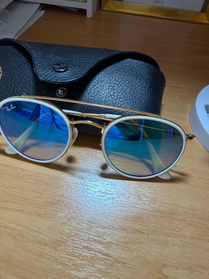 Ray Ban sunglasses like new with case