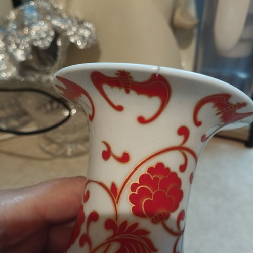 Chinese porcelain vase like new, medium size, high quality