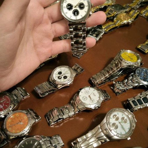 Men's watch needs battery