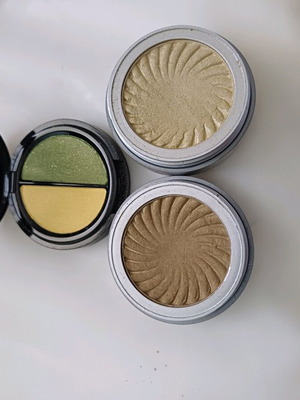 Eyeshadows like new, 4 pieces with extra shine