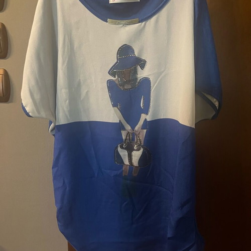 Women's blouse used with figure and strass, size M, blue