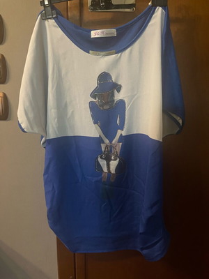 Women's blouse used with figure and strass, size M, blue