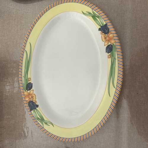 Plastic serving platter like new