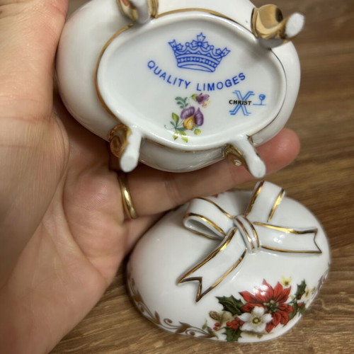 Porcelain decorative box Quality Limoges Christmas, like new