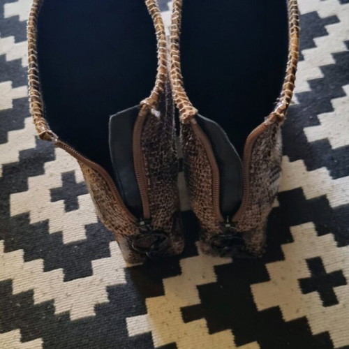 Women's boots used with square heel leather