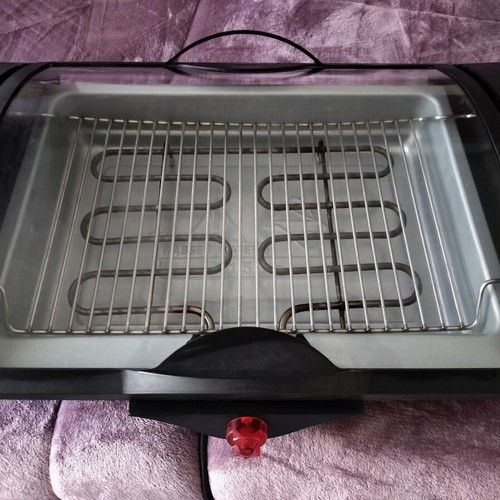 Serton BBQ grill with glass lid like new