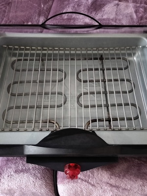 Serton BBQ grill with glass lid like new