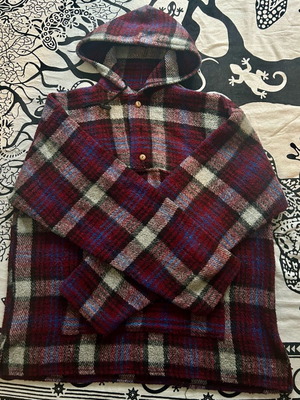 Checked oversized warm soft hoodie used, one size, black red