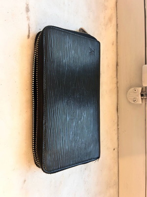 Louis Vuitton Zippy Long Wallet in Epi Leather used, black
