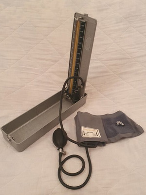 Medical sphygmomanometer used 34 x 10 x 5 cm