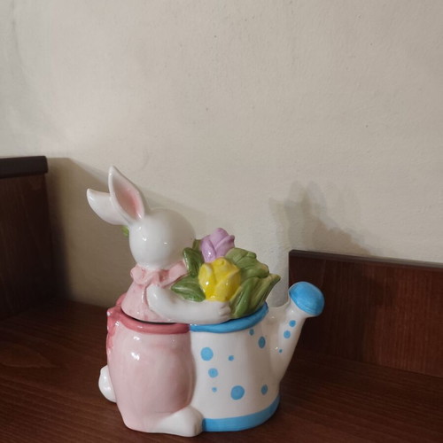 Decorative bunny like new with storage space
