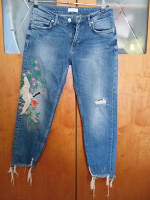 Zara Jeans with Impressive Embroidery like new, size 38, blue