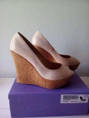 Voi Noi patent platform shoes size 39 like new, pink, cork sole