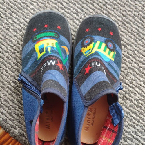 Mini Max slippers size 32 like new, with zipper, black and blue