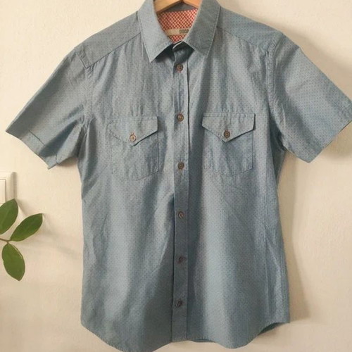 DOOA men's short sleeve shirt like new, size S, blue with red dots, cotton