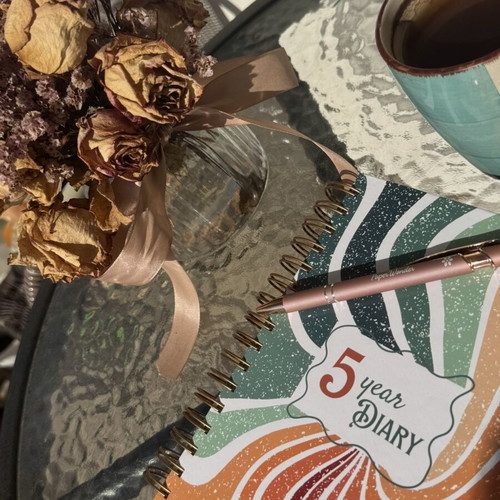 Paperwonder 5 Year Diary new with pen and magnetic bookmark