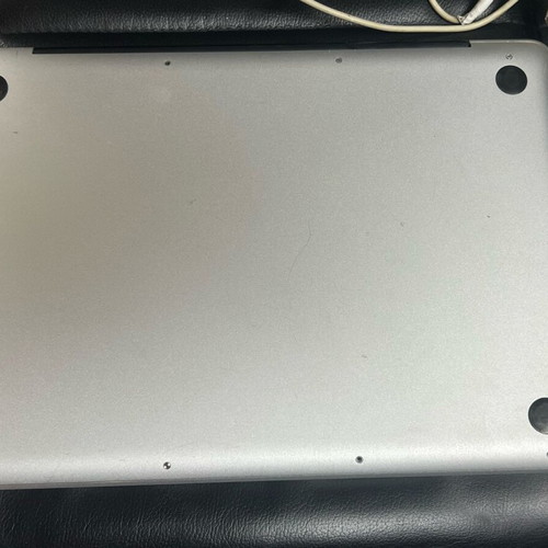 Apple laptop used, screen size up to 13 inch