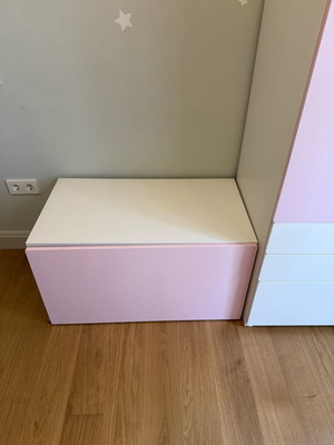 IKEA SMÅSTAD πάγκος αποθήκευσης παιχνιδιών σαν καινούργιο, ροζ και λευκός