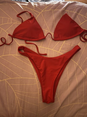 Shein red triangle bikini like new, high waist bottom, size M