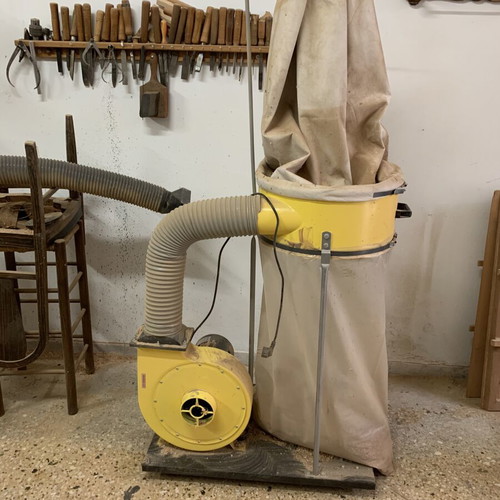 Wood lathe used with cutting tools and chuck, one meter opening, single-phase