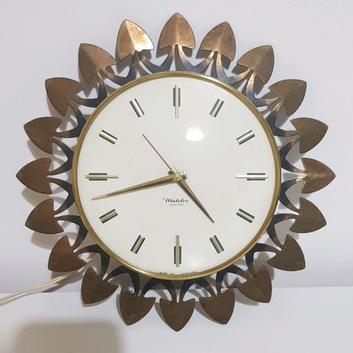 Westclox electric wall clock used, 1950s, bronze frame