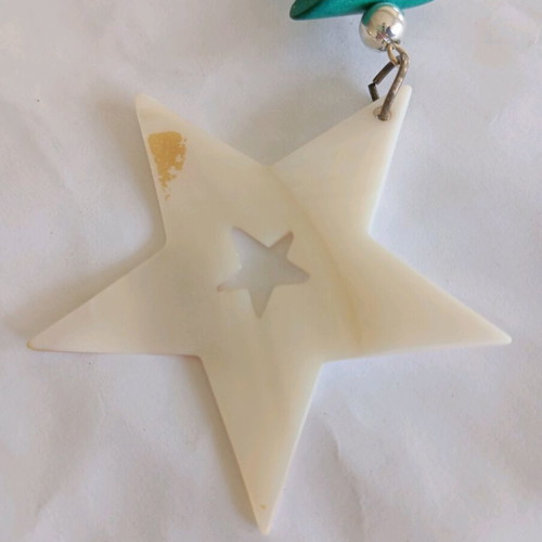 Star keychain with green stones