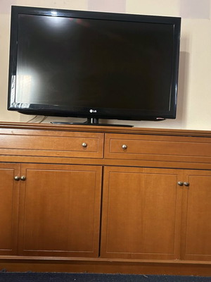 Μπουφές ξύλινος μασίφ σαν καινούργιο