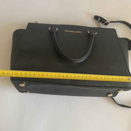 Michael Kors handbag like new, black saffiano with gold details