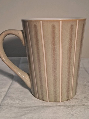 Beige striped retro mug like new