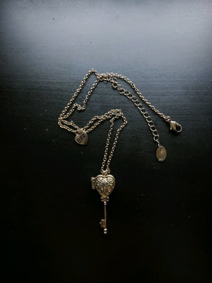 Claire's heart key necklace used in gold color