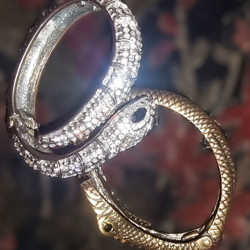 Vintage bracelets like new, 4 different pieces