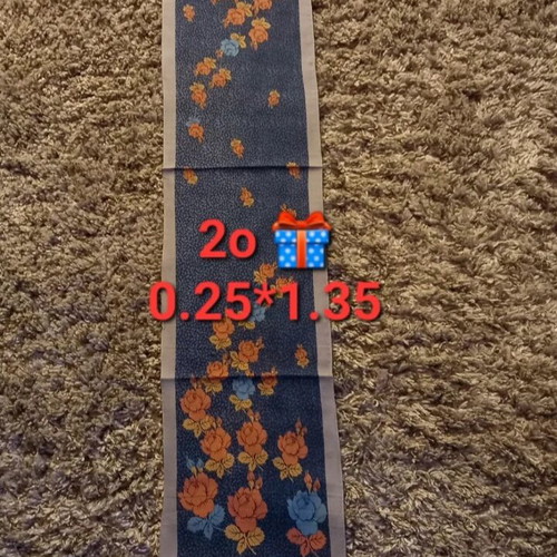 Scarves and shawls new, 2 large and 3 gift multicolored