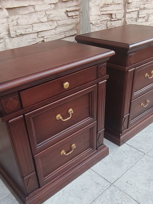 Olympia nightstands solid wood like new, brass handles