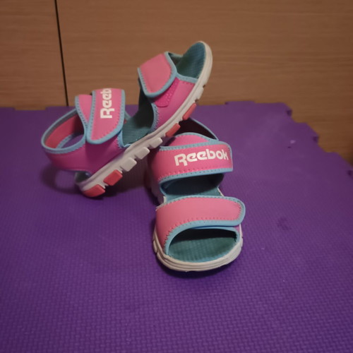 Reebok sandals size 31.5 like new, pink, very comfortable