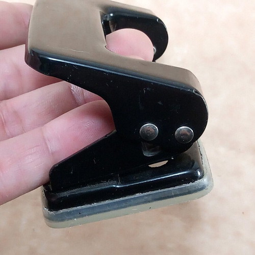 Punch hole puncher used, works properly