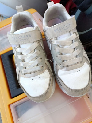 Skechers athletic shoes size 32 used, white for girls