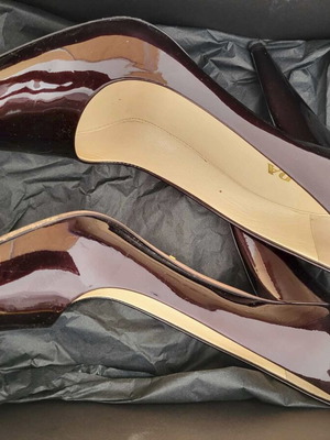 Prada Pumps No 37 Burgundy like new