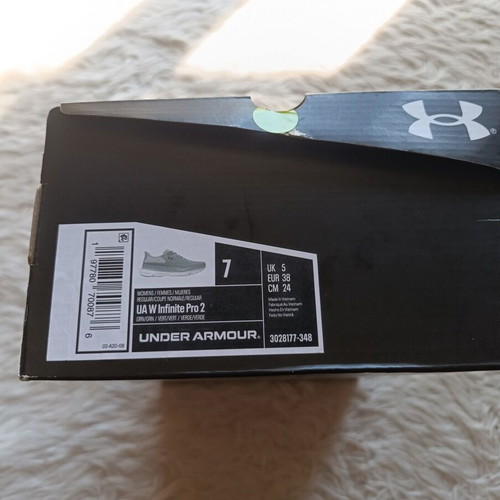 Under Armour Infinite Pro 2 women's athletic shoes size 38 like new, green