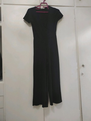 Stradivarius black one-piece jumpsuit used, Medium, crossover chest