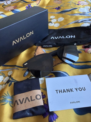 Avalon sunglasses new, black