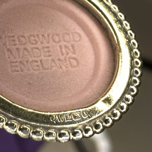 Wedgwood Pink Jasperware Cameo Pendant used, sterling silver and gold plated