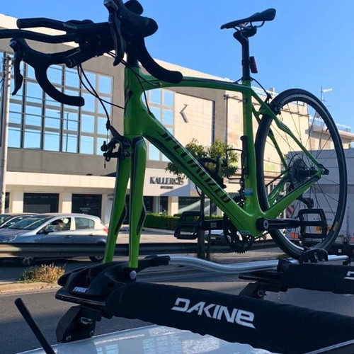 Thule Roof Bike Rack like new for carbon road bike