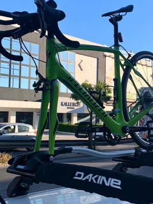 Thule Roof Bike Rack like new for carbon road bike