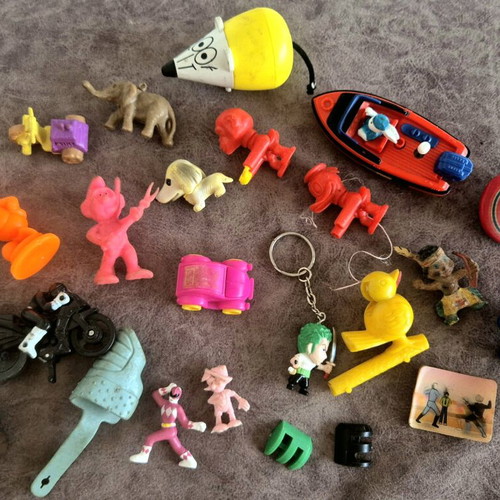 Lucky Cup ice cream toys used, vintage 70-80s pack