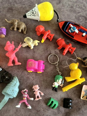 Lucky Cup ice cream toys used, vintage 70-80s pack