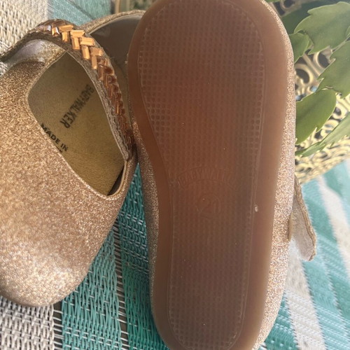 Babywalker ballerinas size 21 like new, gold with glitter