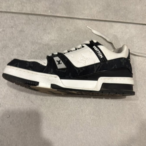 Louis Vuitton LV Trainer sneaker used, size 39, black and white