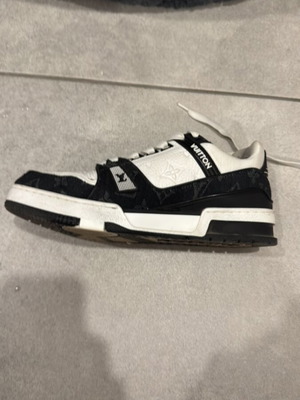 Louis Vuitton LV Trainer sneaker μεταχειρισμένο, μέγεθος 39, μαύρο και άσπρο